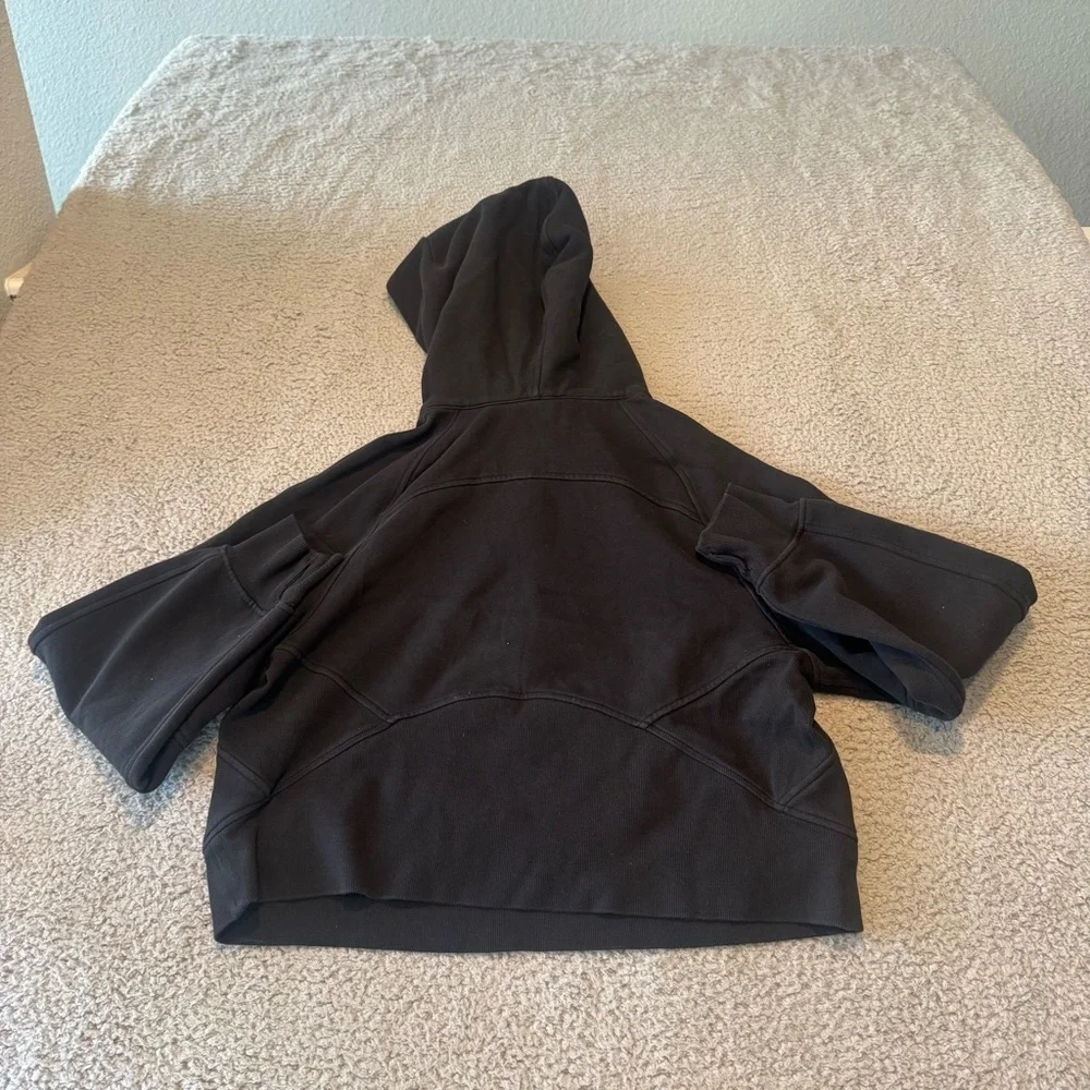 Lululemon Athletica Women's Scuba Oversized 1/2 Zip Cropped Hoodie in Black M/L